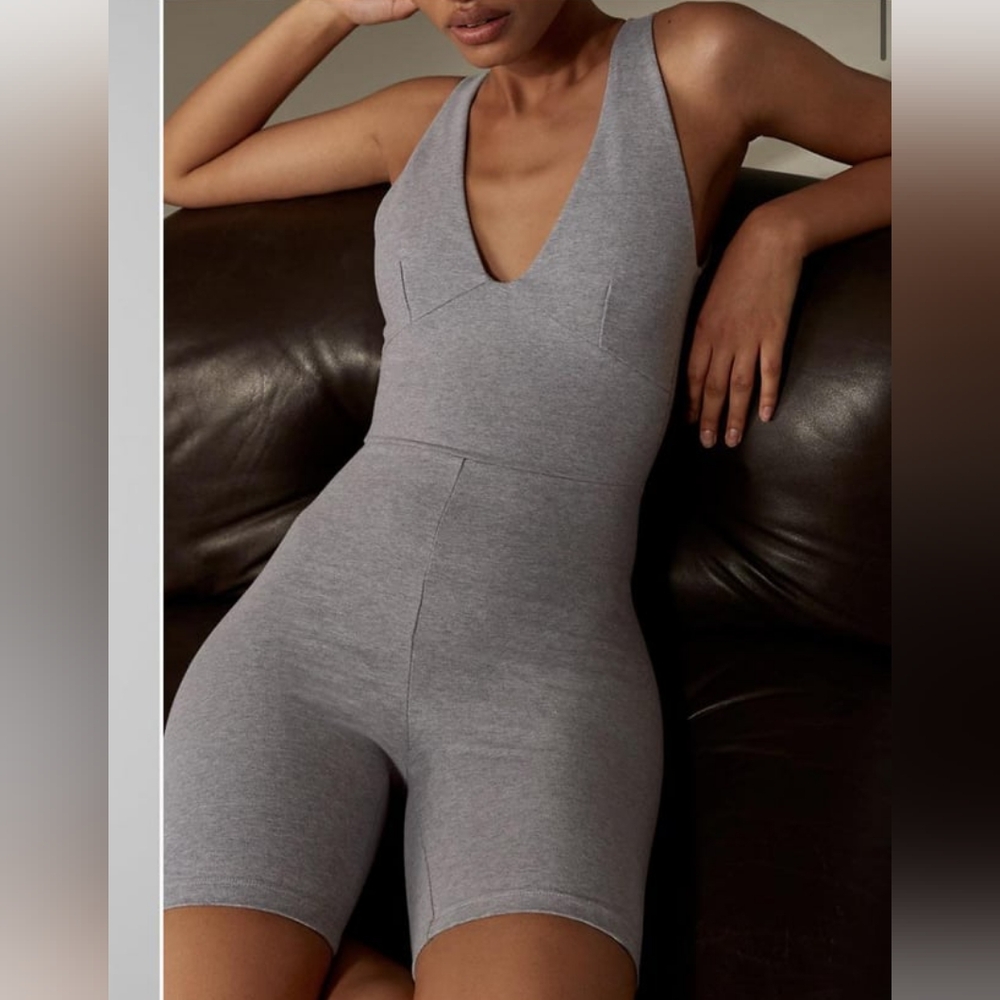Aritzia organic cotton contour romper size XS
